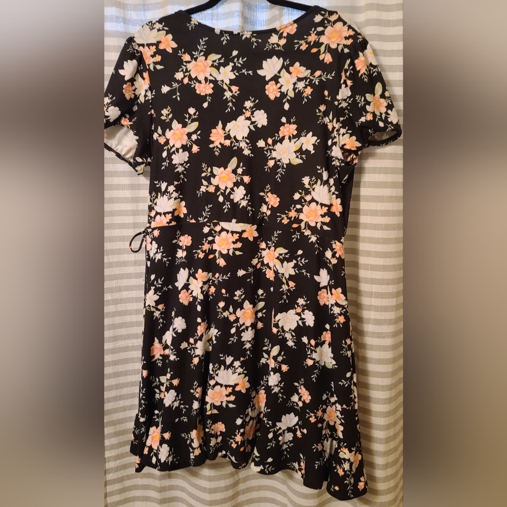 Dress - Picture 5 of 5